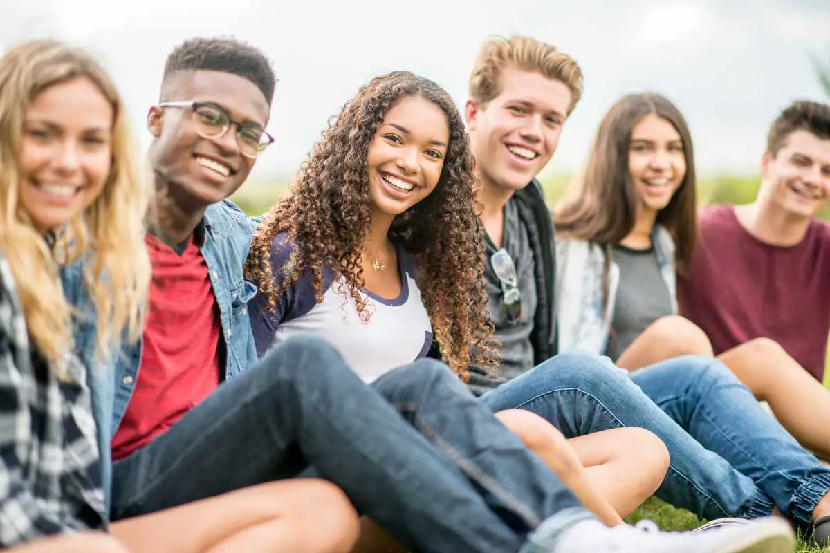 a group of teens laughing. Apps to make money at 16